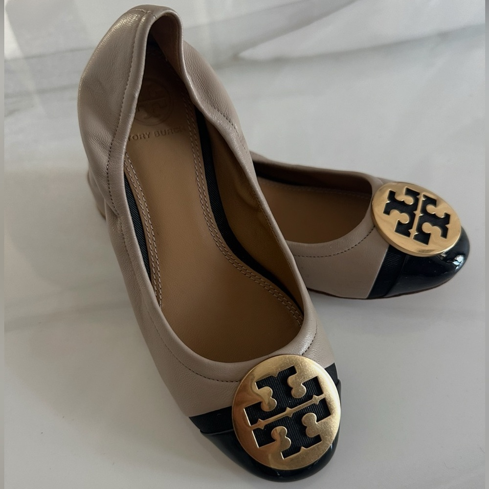 Tory Burch Tan and Black Flats SIZE 4